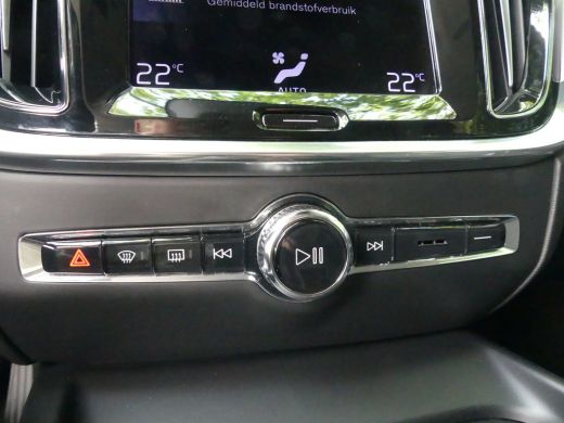 Volvo  V60 2.0 B3 Momentum Advantage | TREKHAAK | CAMERA | PARKEERSENSOREN V+A | NAVI | ActivLease financial lease