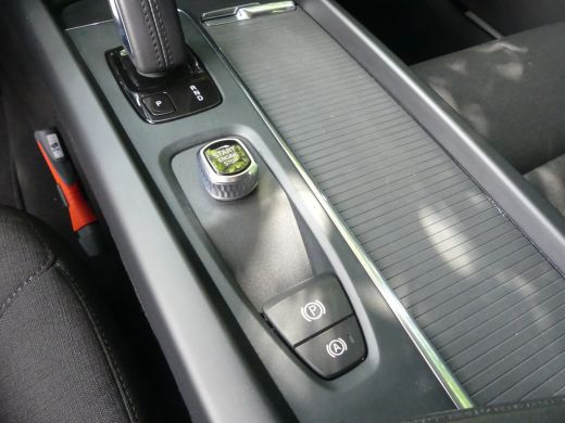 Volvo  V60 2.0 B3 Momentum Advantage | TREKHAAK | CAMERA | PARKEERSENSOREN V+A | NAVI | ActivLease financial lease