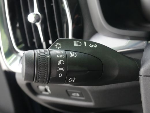 Volvo  V60 2.0 B3 Momentum Advantage | TREKHAAK | CAMERA | PARKEERSENSOREN V+A | NAVI | ActivLease financial lease