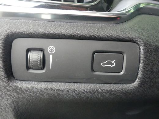 Volvo  V60 2.0 B3 Momentum Advantage | TREKHAAK | CAMERA | PARKEERSENSOREN V+A | NAVI | ActivLease financial lease