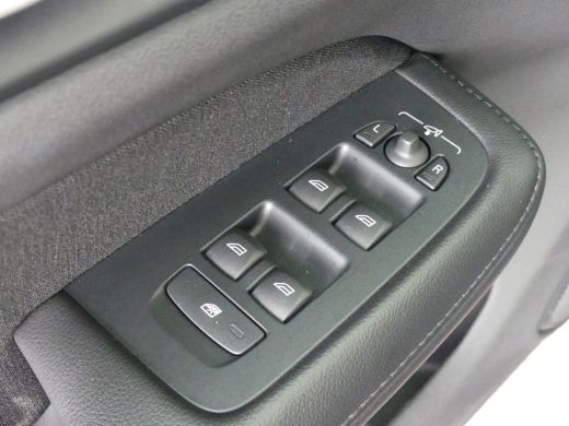 Volvo  V60 2.0 B3 Momentum Advantage | TREKHAAK | CAMERA | PARKEERSENSOREN V+A | NAVI | ActivLease financial lease