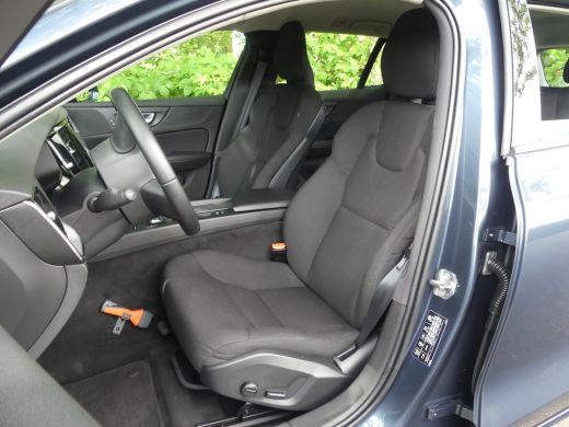 Volvo  V60 2.0 B3 Momentum Advantage | TREKHAAK | CAMERA | PARKEERSENSOREN V+A | NAVI | ActivLease financial lease