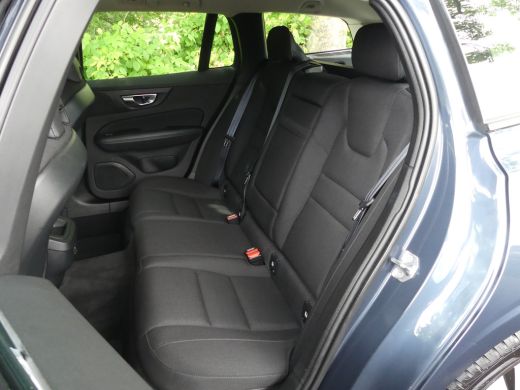 Volvo  V60 2.0 B3 Momentum Advantage | TREKHAAK | CAMERA | PARKEERSENSOREN V+A | NAVI | ActivLease financial lease