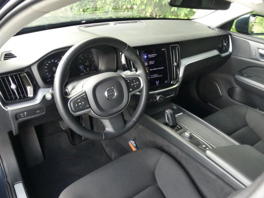 Volvo  V60 2.0 B3 Momentum Advantage | TREKHAAK | CAMERA | PARKEERSENSOREN V+A | NAVI | ActivLease financial lease