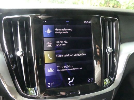 Volvo  V60 2.0 B3 Momentum Advantage | TREKHAAK | CAMERA | PARKEERSENSOREN V+A | NAVI | ActivLease financial lease