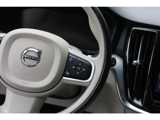 Volvo  V60 2.0 T5 Momentum | 1e Eigenaar | Broekhuis Volvo onderhouden | Trekhaak uitklapbaar ActivLease financial lease