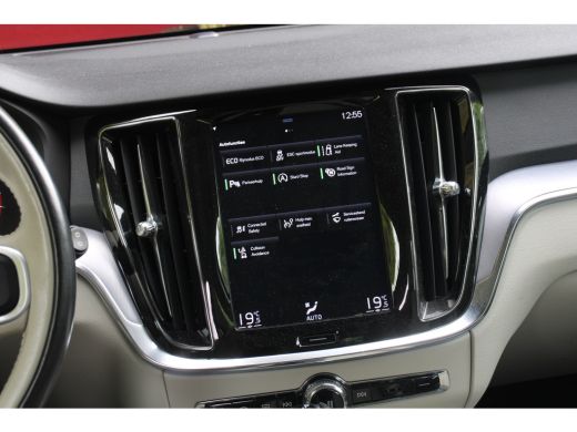 Volvo  V60 2.0 T5 Momentum | 1e Eigenaar | Broekhuis Volvo onderhouden | Trekhaak uitklapbaar ActivLease financial lease