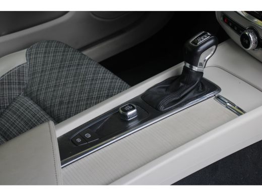 Volvo  V60 2.0 T5 Momentum | 1e Eigenaar | Broekhuis Volvo onderhouden | Trekhaak uitklapbaar ActivLease financial lease