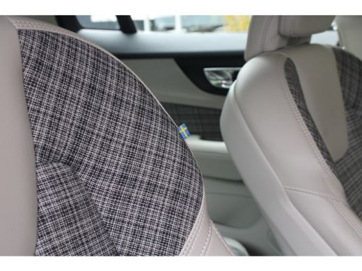 Volvo  V60 2.0 T5 Momentum | 1e Eigenaar | Broekhuis Volvo onderhouden | Trekhaak uitklapbaar ActivLease financial lease