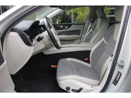 Volvo  V60 2.0 T5 Momentum | 1e Eigenaar | Broekhuis Volvo onderhouden | Trekhaak uitklapbaar ActivLease financial lease
