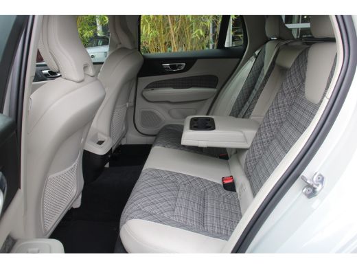 Volvo  V60 2.0 T5 Momentum | 1e Eigenaar | Broekhuis Volvo onderhouden | Trekhaak uitklapbaar ActivLease financial lease