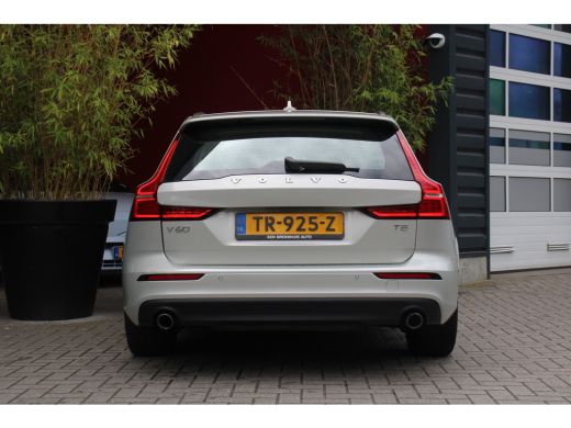 Volvo  V60 2.0 T5 Momentum | 1e Eigenaar | Broekhuis Volvo onderhouden | Trekhaak uitklapbaar ActivLease financial lease