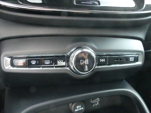 Volvo  XC40 1.5 T3 Momentum Pro | TREKHAAK | ADAPTIVE CRUISE | DODEHOEKDETECTIE | CAMERA | NAVI | PARKEERSENS... ActivLease financial lease