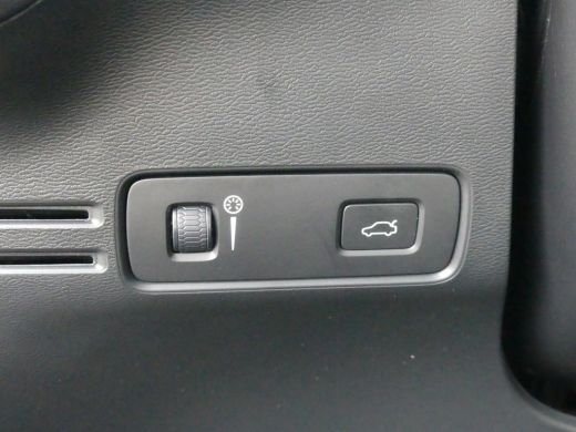 Volvo  XC40 1.5 T3 Momentum Pro | TREKHAAK | ADAPTIVE CRUISE | DODEHOEKDETECTIE | CAMERA | NAVI | PARKEERSENS... ActivLease financial lease