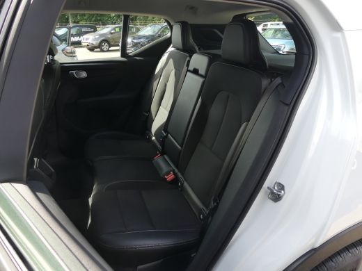 Volvo  XC40 1.5 T3 Momentum Pro | TREKHAAK | ADAPTIVE CRUISE | DODEHOEKDETECTIE | CAMERA | NAVI | PARKEERSENS... ActivLease financial lease