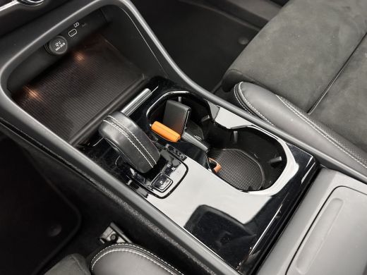 Volvo  XC40 Recharge P8 AWD R-Design [ 3-Fase ] (INCL-BTW) *PANO | LEATHER-ALCANTARA | DIGI-COCKPIT | FULL-LE... ActivLease financial lease