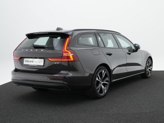 Volvo  V60 2.0 B3 Essential Edition | Adaptive Cruise | BLIS | Trekhaak | Stoelverwarming | Google | 18"