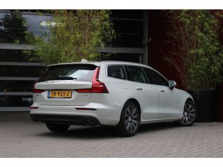 Volvo  V60 2.0 T5 Momentum | 1e Eigenaar | Broekhuis Volvo onderhouden | Trekhaak uitklapbaar