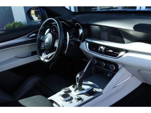 Alfa Romeo Stelvio 2.0 T AWD Veloce 280PK | Panoramadak |Harman/Kardon | Keyless | ACC | Camera | Memory ActivLease financial lease