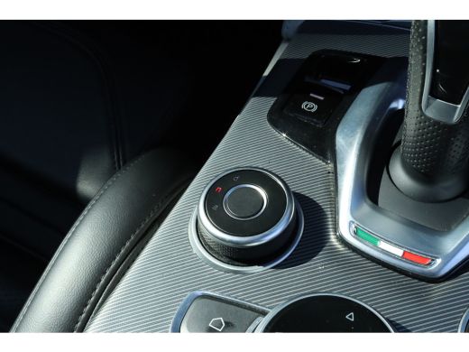 Alfa Romeo Stelvio 2.0 T AWD Veloce 280PK | Panoramadak |Harman/Kardon | Keyless | ACC | Camera | Memory ActivLease financial lease