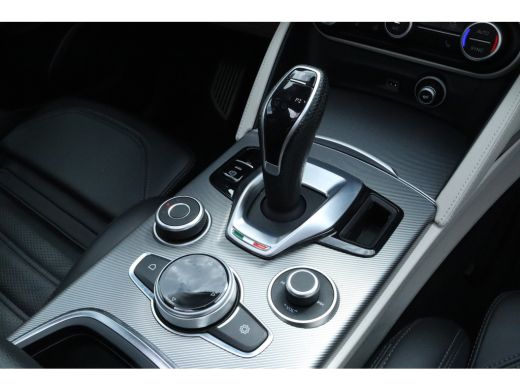 Alfa Romeo Stelvio 2.0 T AWD Veloce 280PK | Panoramadak |Harman/Kardon | Keyless | ACC | Camera | Memory ActivLease financial lease