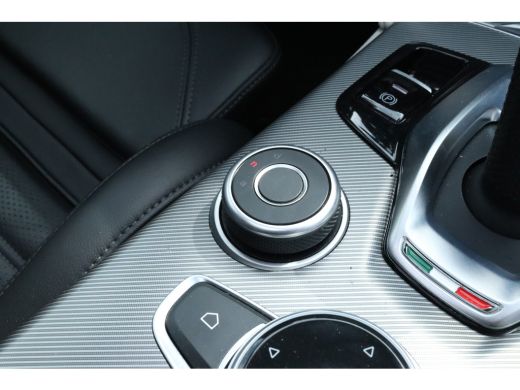 Alfa Romeo Stelvio 2.0 T AWD Veloce 280PK | Panoramadak |Harman/Kardon | Keyless | ACC | Camera | Memory ActivLease financial lease