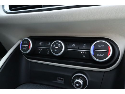 Alfa Romeo Stelvio 2.0 T AWD Veloce 280PK | Panoramadak |Harman/Kardon | Keyless | ACC | Camera | Memory ActivLease financial lease