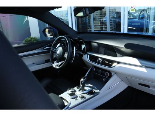 Alfa Romeo Stelvio 2.0 T AWD Veloce 280PK | Panoramadak |Harman/Kardon | Keyless | ACC | Camera | Memory ActivLease financial lease