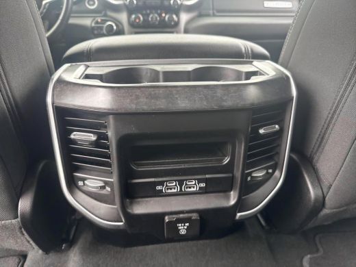 Dodge Ram 1500 1500 5.7 V8 4x4 Crew Cab Big Horn | Special striping | Trekhaak 13-polig | LPG | Geheel rijklaar ... ActivLease financial lease