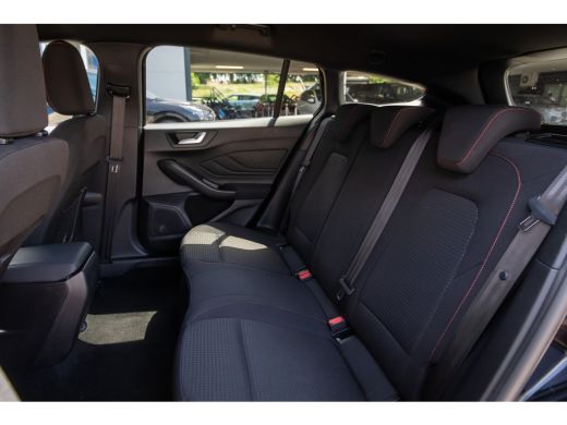Ford Focus 1.0 EcoBoost Hybrid ST Line | Nieuw model! | Stoel/stuur/voorruit verwarming | Navigatie | Apple ... ActivLease financial lease