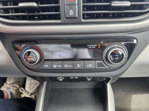 Hyundai i10 1.0 Premium | Climate Control | Achteruitrijcamera | Navigatie | Applecarplay en Android Auto | A... ActivLease financial lease