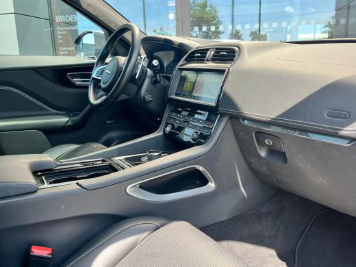 Jaguar F-PACE 2.0t AWD R-Sport | Head-up | Alcantara hemel | Cold Climate | Pano | Leder | Adaptieve Cr Control ActivLease financial lease