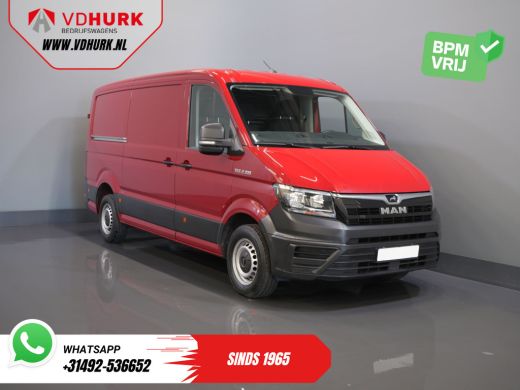 MAN TGE 2.0 TDI L3H2 BPM VRIJ! 3 Pers./ 2.5t Trekverm./ Carplay/ Betimmerd/ Cruise/ Navi/ Camera MAN TGE 2.0 TDI L3H2 BPM VRIJ! 3 Pers./ 2.5t Trekverm./ Carplay/ Betimmerd/ Cruise/ Navi/ Camera
