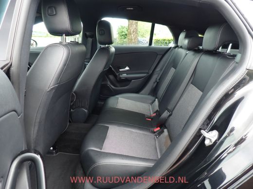 Mercedes-Benz CLA Shooting Brake 180 LED/CAMERA/TREKHAAK/CARPLAY/NAVIGATIE ActivLease financial lease