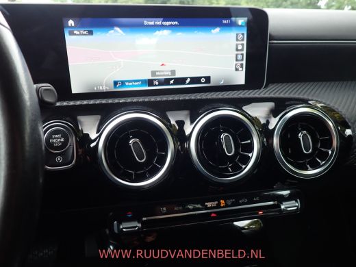 Mercedes-Benz CLA Shooting Brake 180 LED/CAMERA/TREKHAAK/CARPLAY/NAVIGATIE ActivLease financial lease