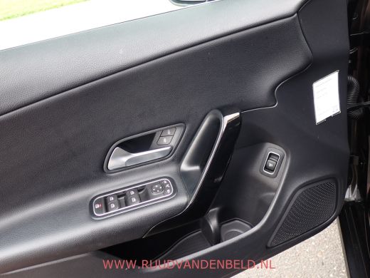 Mercedes-Benz CLA Shooting Brake 180 LED/CAMERA/TREKHAAK/CARPLAY/NAVIGATIE ActivLease financial lease