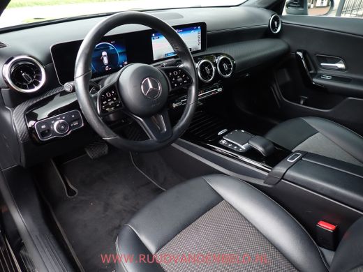 Mercedes-Benz CLA Shooting Brake 180 LED/CAMERA/TREKHAAK/CARPLAY/NAVIGATIE ActivLease financial lease