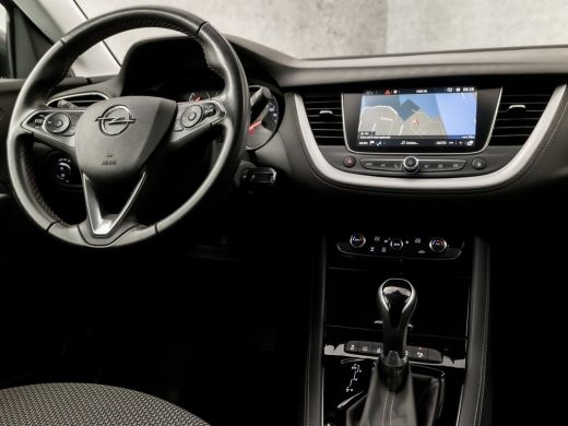 Opel Grandland X 1.2 Turbo Sport Automaat (APPLE CARPLAY, GROOT NAVI, CLIMATE, GETINT GLAS, SPORTSTOELEN, PARKEERS... ActivLease financial lease