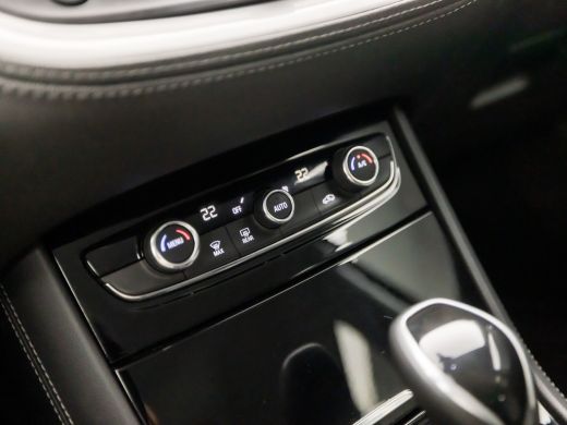 Opel Grandland X 1.2 Turbo Sport Automaat (APPLE CARPLAY, GROOT NAVI, CLIMATE, GETINT GLAS, SPORTSTOELEN, PARKEERS... ActivLease financial lease