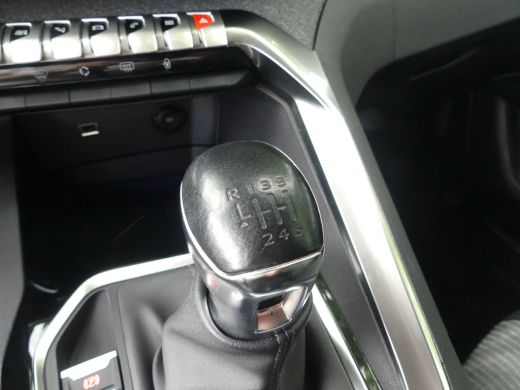 Peugeot 3008 1.2 PureTech 130PK Blue Lease Allure | TREKHAAK | NAVI | CAMERA | PARKEERSENSOREN V+A | ActivLease financial lease
