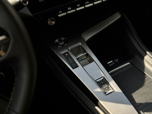 Peugeot 408 1.6 HYbrid GT 180 EAT8 Airco AUTO | Camera Achter | Alcantara bekleding | NAVI | Apple carplay/ A... ActivLease financial lease