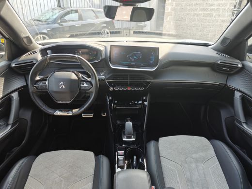 Peugeot e-2008 EV GT 50 kWh | Achterbank in delen neerklapbaar | Achteruitrijcamera | Airco (automatisch) | Acht... ActivLease financial lease