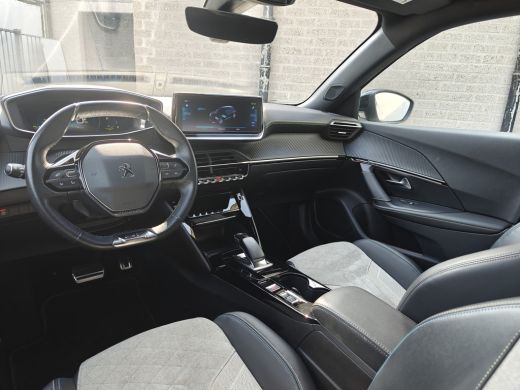 Peugeot e-2008 EV GT 50 kWh | Achterbank in delen neerklapbaar | Achteruitrijcamera | Airco (automatisch) | Acht... ActivLease financial lease