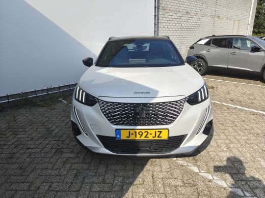 Peugeot e-2008 EV GT 50 kWh | Achterbank in delen neerklapbaar | Achteruitrijcamera | Airco (automatisch) | Acht... ActivLease financial lease