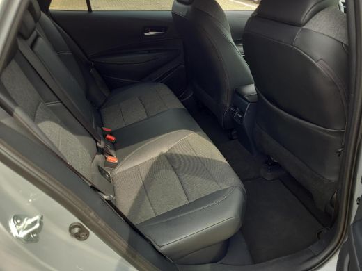 Toyota Corolla Touring Sports 1.8 Hybrid Dynamic | Apple CarPlay | Head-up | Elektr. klep | Rijklaarprijs incl. garantie | ActivLease financial lease