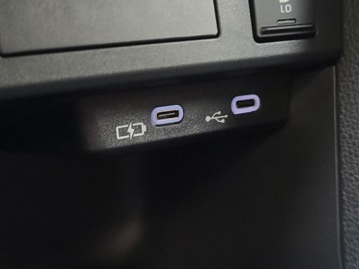 Toyota Yaris Cross 1.5 Hybrid 115 First Edition | Apple CarPlay | Parkeersensoren | Stuur/Stoelverwarming | Rijklaar... ActivLease financial lease