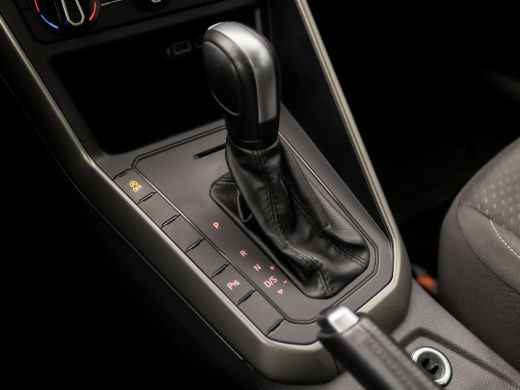 Volkswagen Polo 1.0 TSI Sportline Automaat (VIRTUAL COCKPIT, APPLE CARPLAY, GROOT NAVI, ADAPTIVE CRUISE, SPORTSTO... ActivLease financial lease