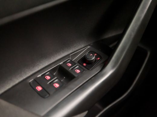 Volkswagen Polo 1.0 TSI Sportline Automaat (VIRTUAL COCKPIT, APPLE CARPLAY, GROOT NAVI, ADAPTIVE CRUISE, SPORTSTO... ActivLease financial lease