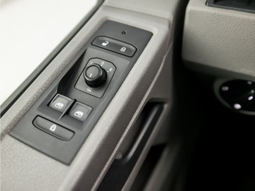 Volkswagen Transporter 2.0 TDI L1H1 (9 PERSOONS, LEDER, APPLE CARPLAY, GROOT NAVI, NIEUWE APK, ELEK RAMEN, CRUISE, TREKH... ActivLease financial lease