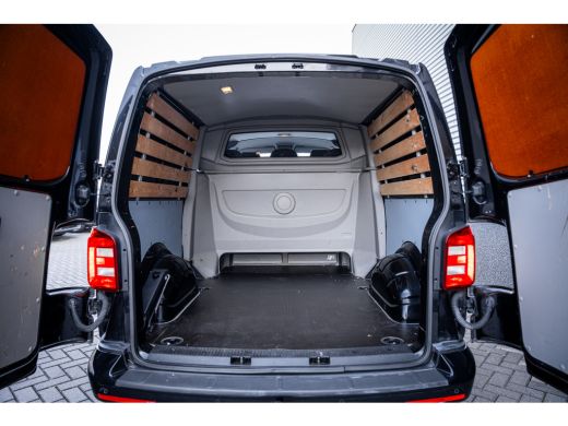 Volkswagen Transporter HIGHLINE DSG DUBBELE CABINE - TREKHAAK - CRUISE CONTROL ActivLease financial lease